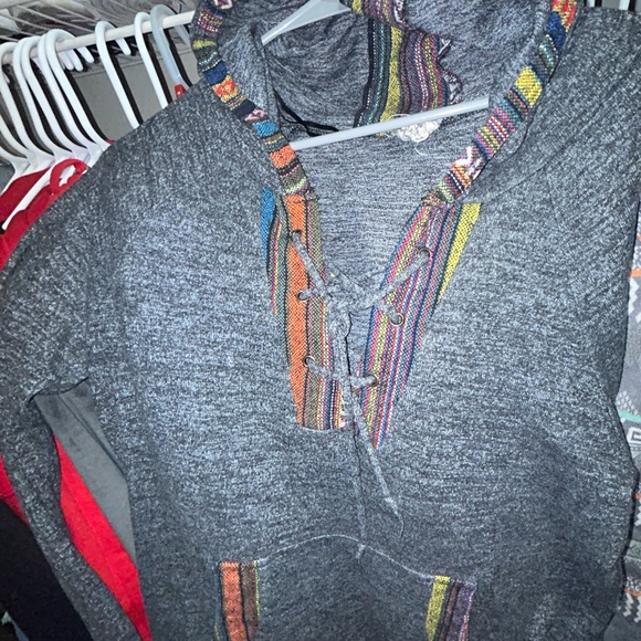 2 Gray Native sweaters - Picture 6 of 7